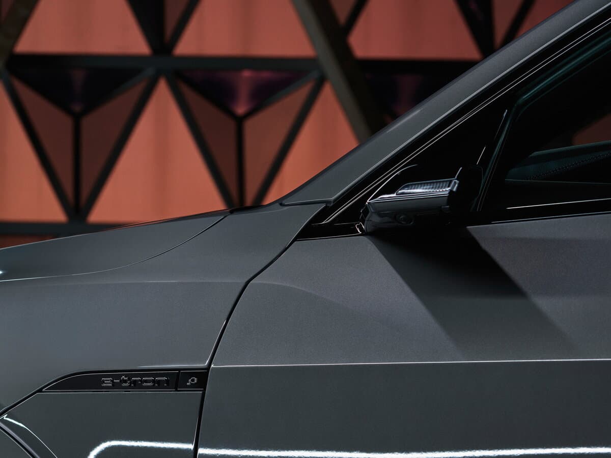Audi Q8 e-tron 2022 – 2025 — Yan güzgü