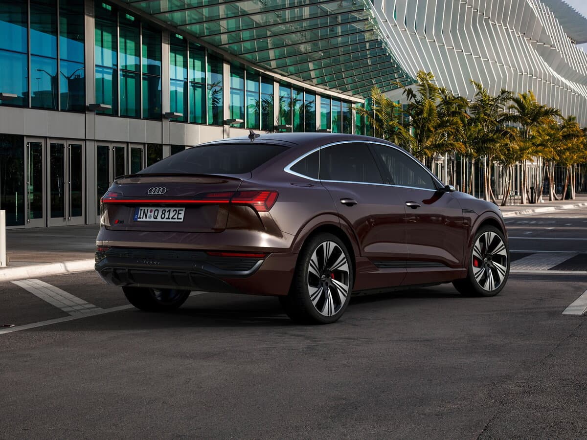 Audi Q8 Sportback e-tron 2022 – 2025 — 3/4 arxadan