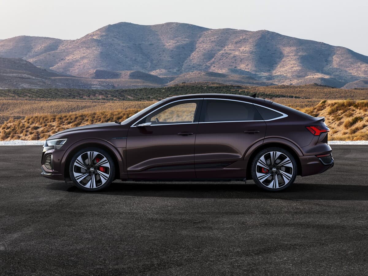Audi Q8 Sportback e-tron 2022 – 2025 — Yandan