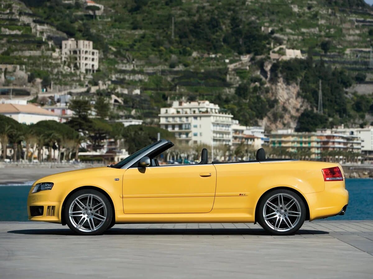 Audi RS 4 II (B7) — Yandan