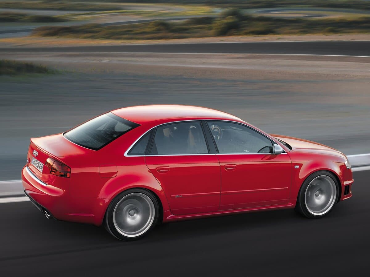 Audi RS 4 II (B7) — Yandan