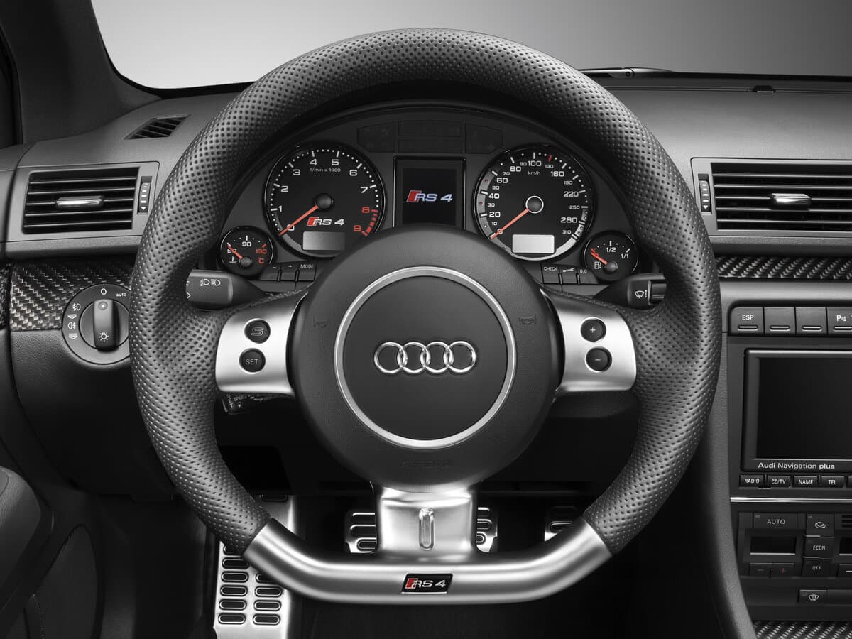 Audi RS 4 II (B7) — Sükan