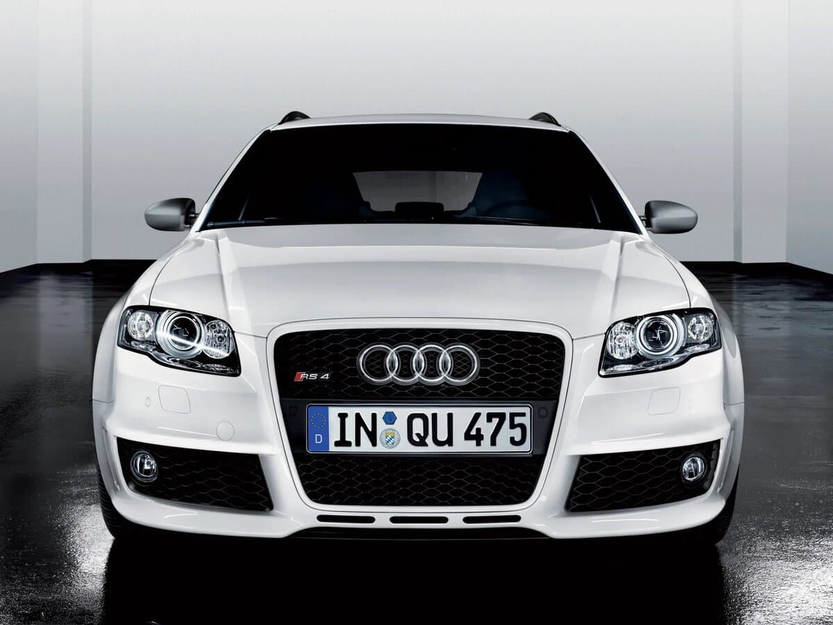 Audi RS 4 II (B7) — Öndən