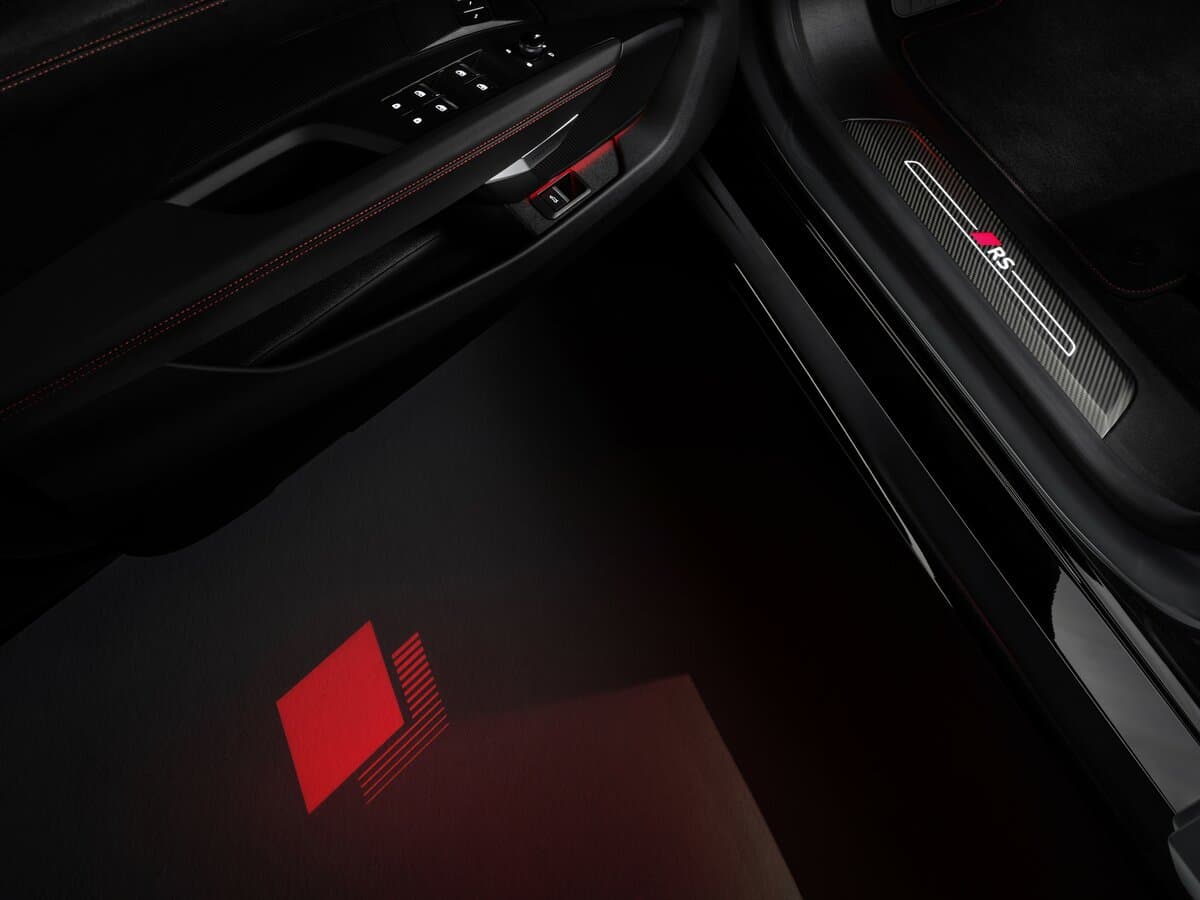 Audi RS e-tron GT I Restayling — Salon, arxadan