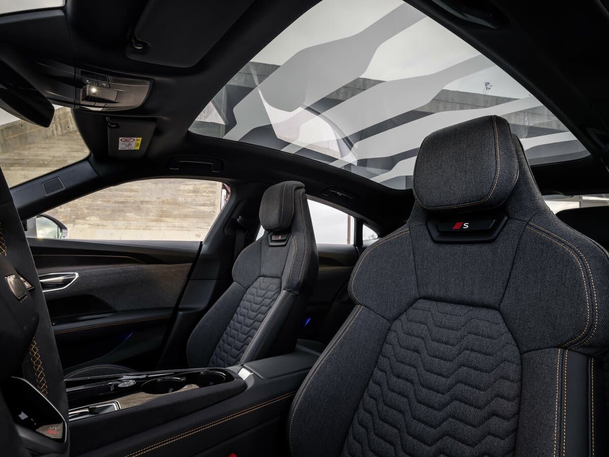 Audi S e-tron GT 2024 – indiyədək — Salon, arxadan