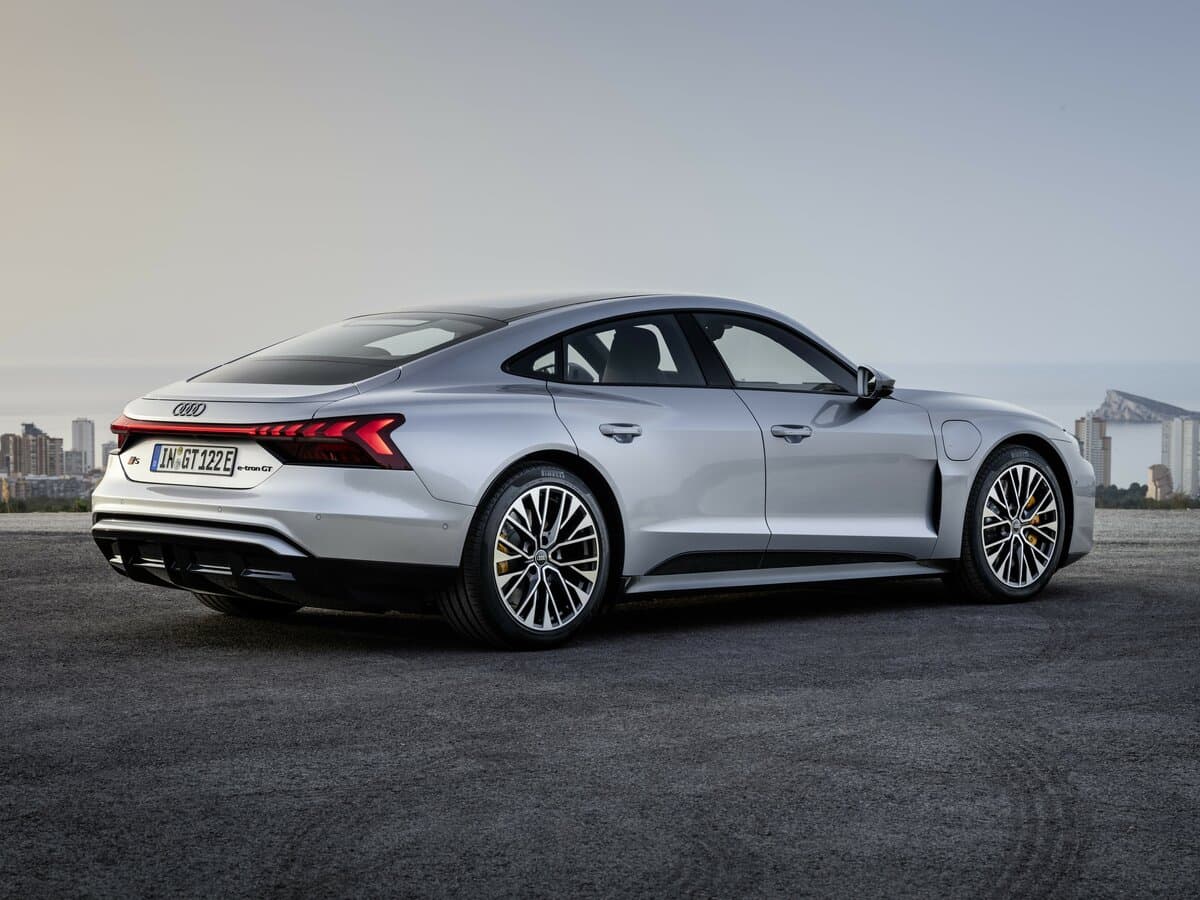 Audi S e-tron GT 2024 – indiyədək — 3/4 arxadan