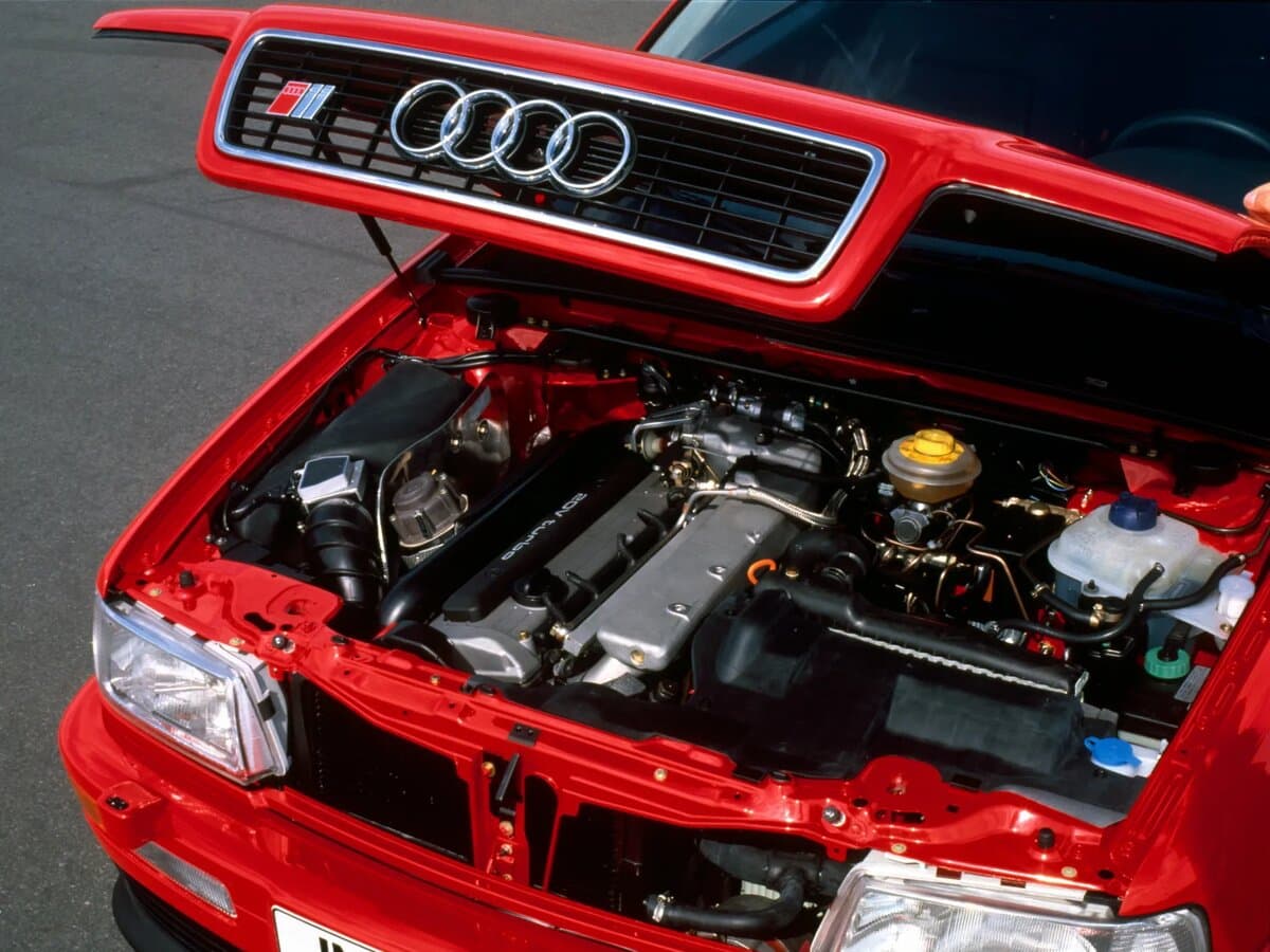 Audi S2 I — Salon, öndən