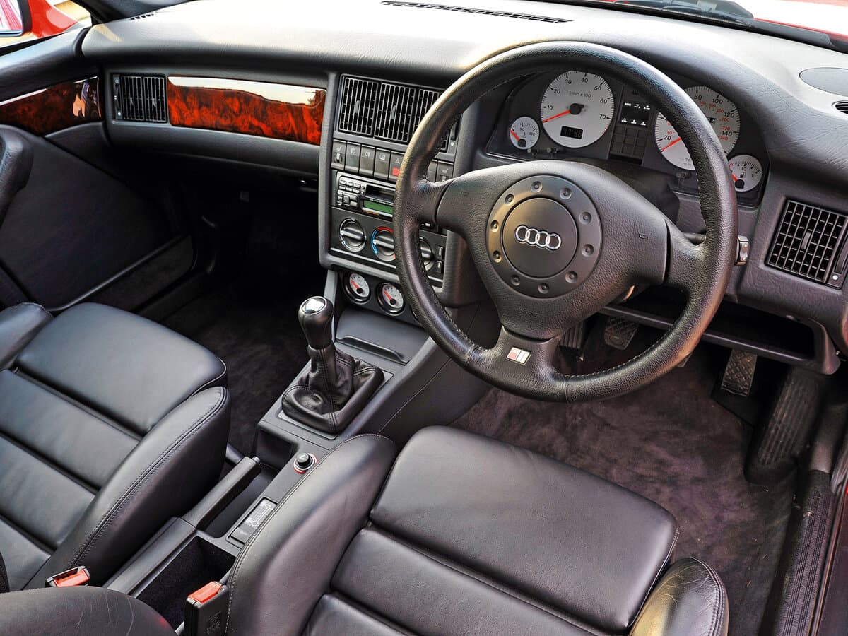 Audi S2 I — Sükan