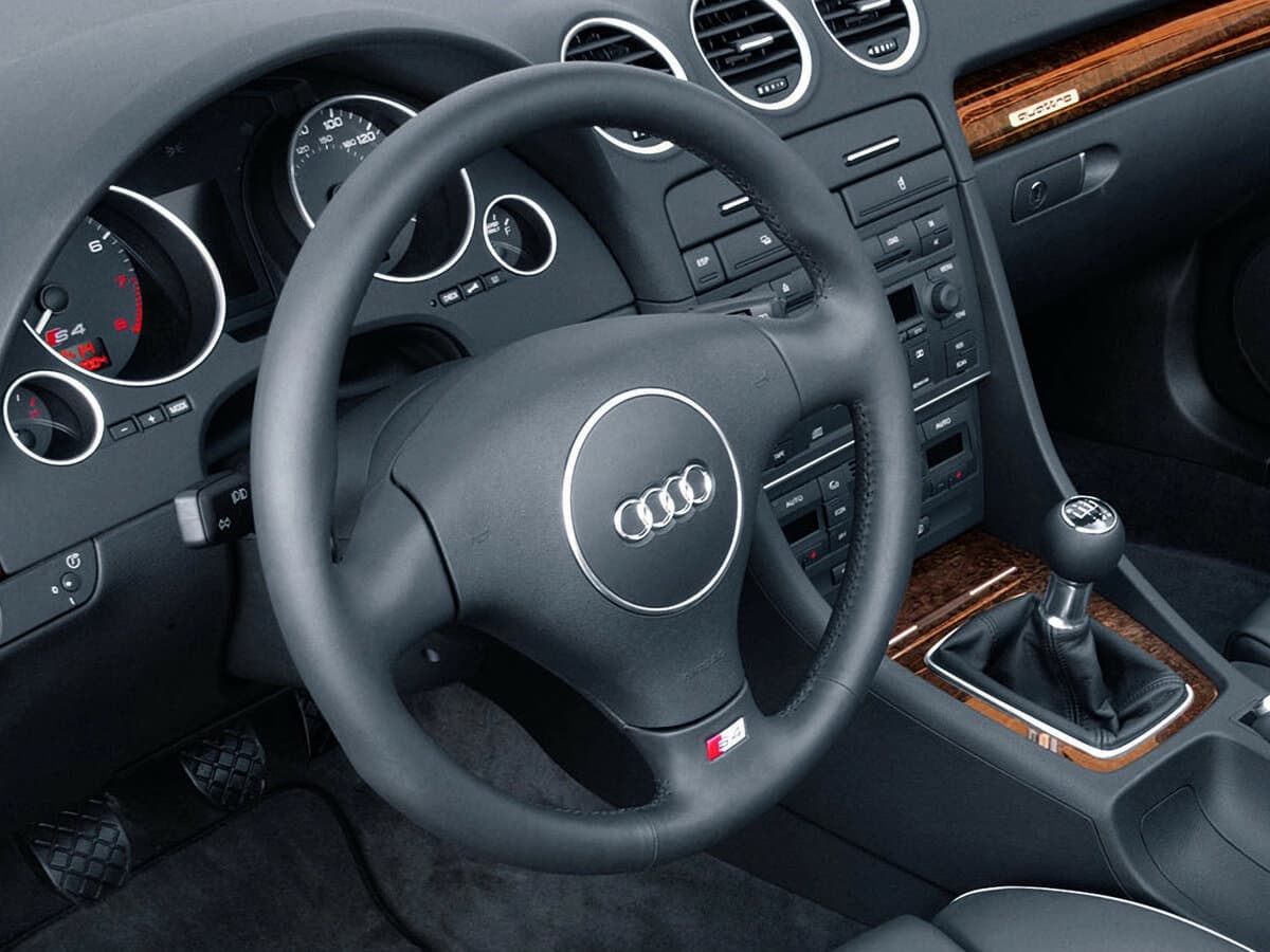 Audi S4 II (B6) — Sükan