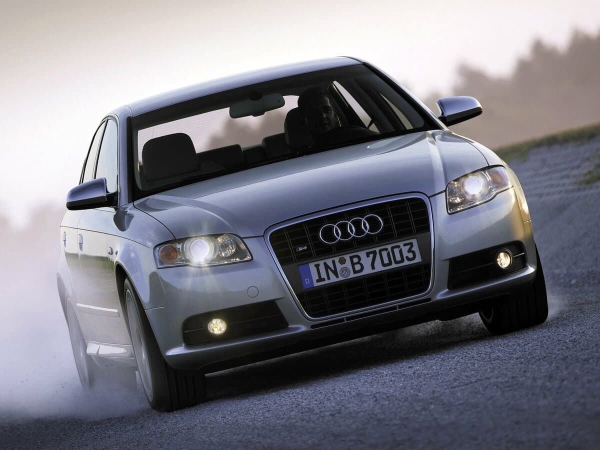 Audi S4 III (B7) — Öndən
