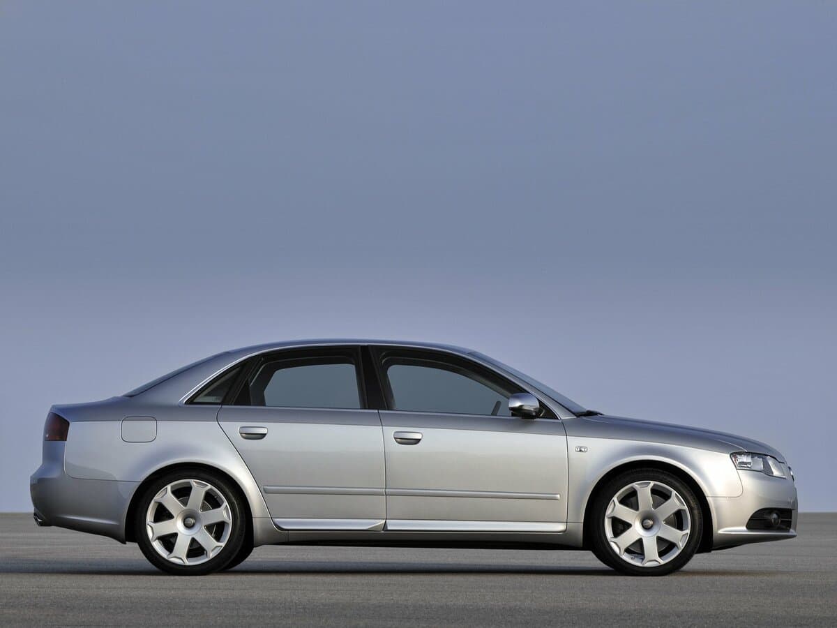 Audi S4 III (B7) — Yandan