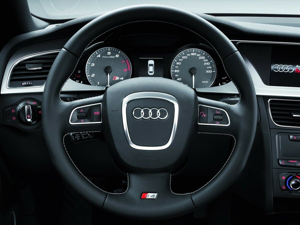 Audi S4 IV (B8) — Sükan