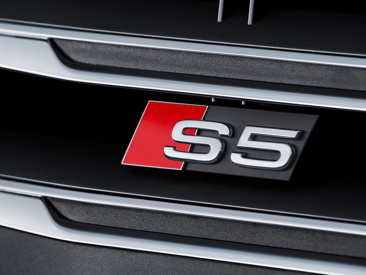 Audi S5 II (F5) — Salon, öndən