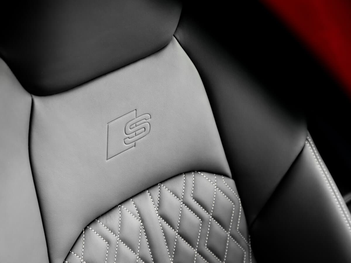 Audi S6 V (C8) — Salon, öndən