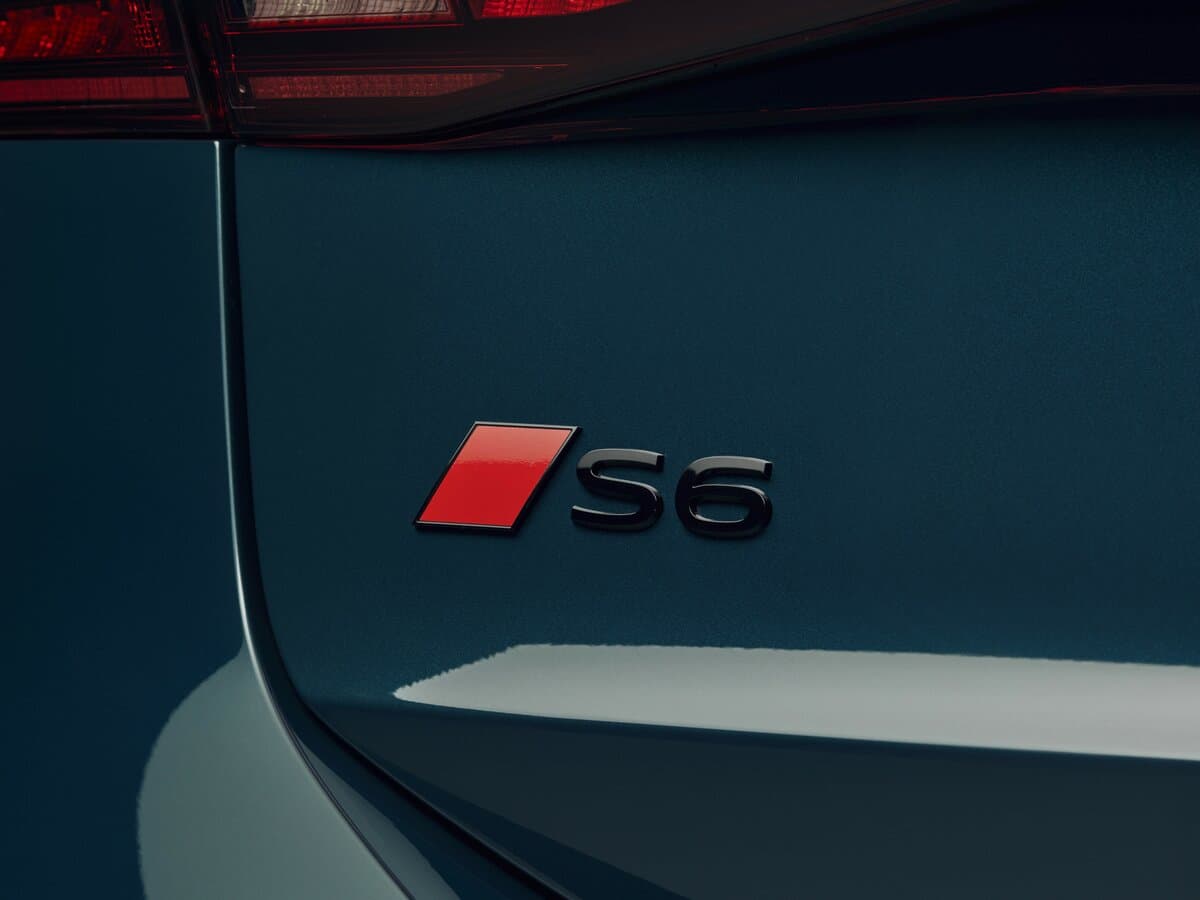 Audi S6 e-tron 2024 – indiyədək — Salon, öndən