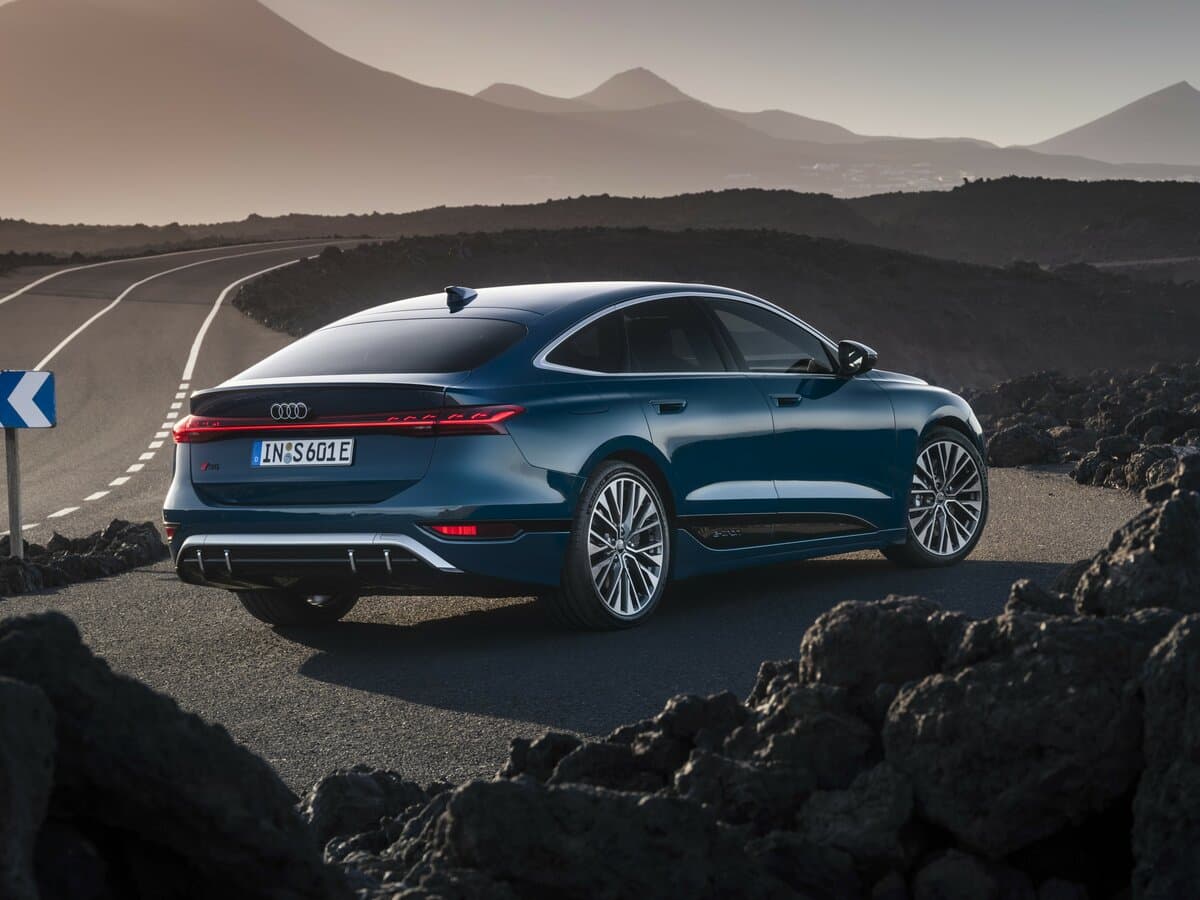Audi S6 e-tron 2024 – indiyədək — 3/4 arxadan