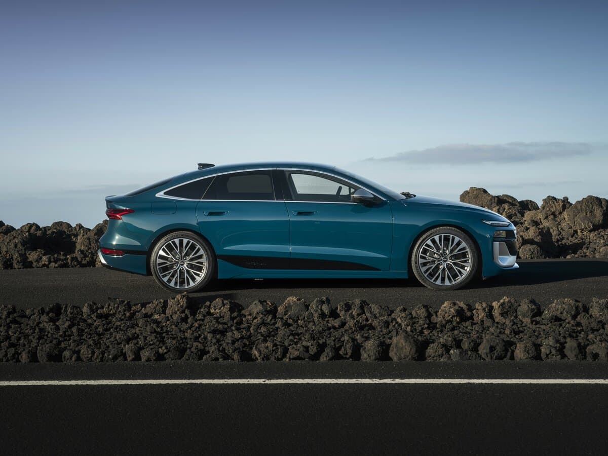 Audi S6 e-tron 2024 – indiyədək — Yandan