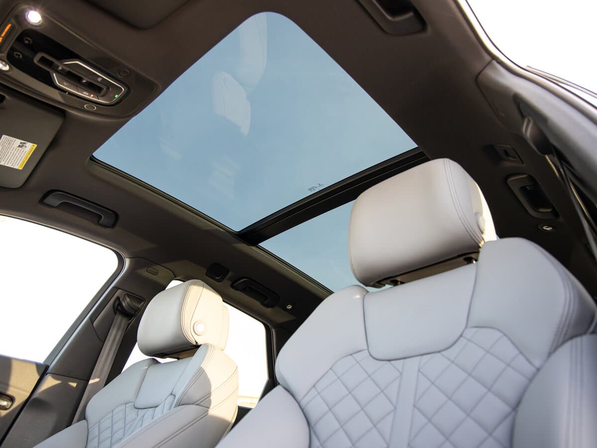 Audi SQ5 II (FY) Restayling — Salon, arxadan