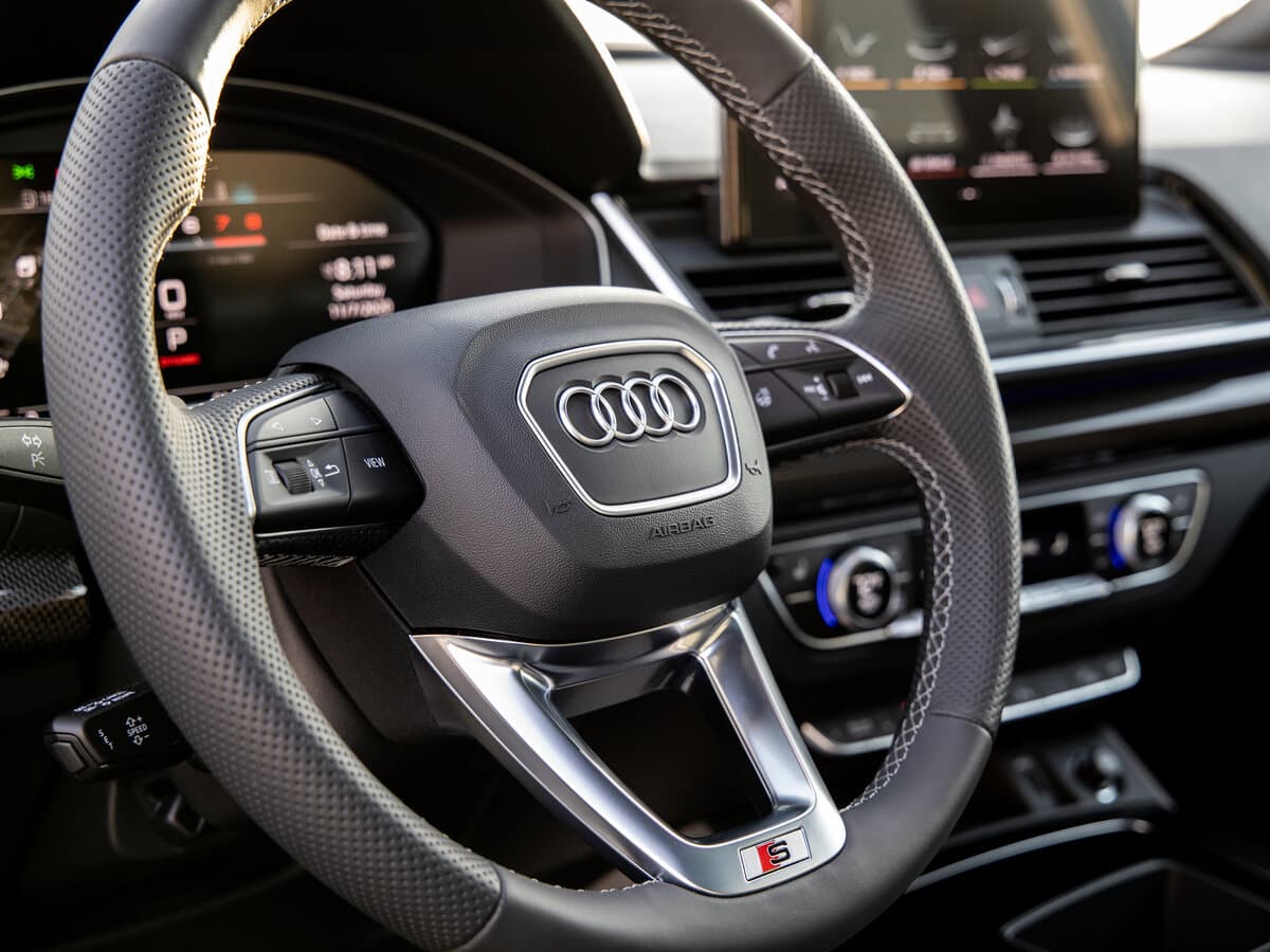 Audi SQ5 II (FY) Restayling — Sükan