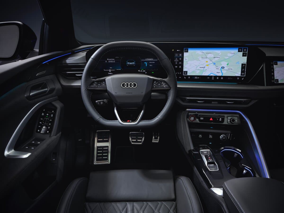 Audi SQ5 III — Salon, öndən