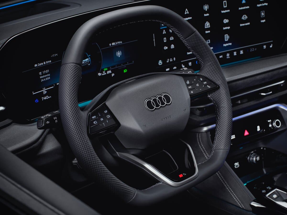 Audi SQ5 III — Sükan