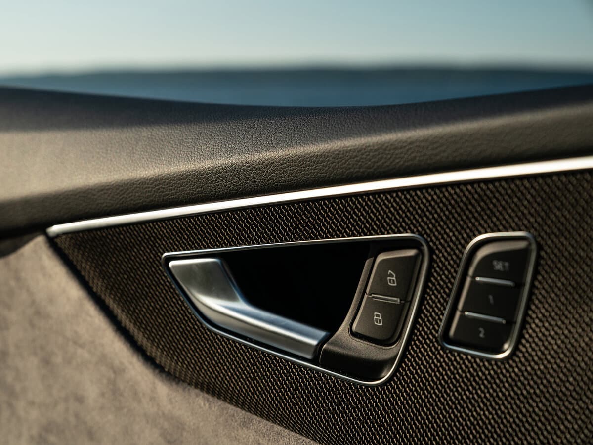 Audi SQ8 I (4M) — Qapı