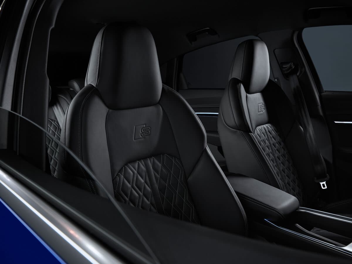 Audi SQ8 Sportback e-tron 2022 – 2025 — Salon, arxadan