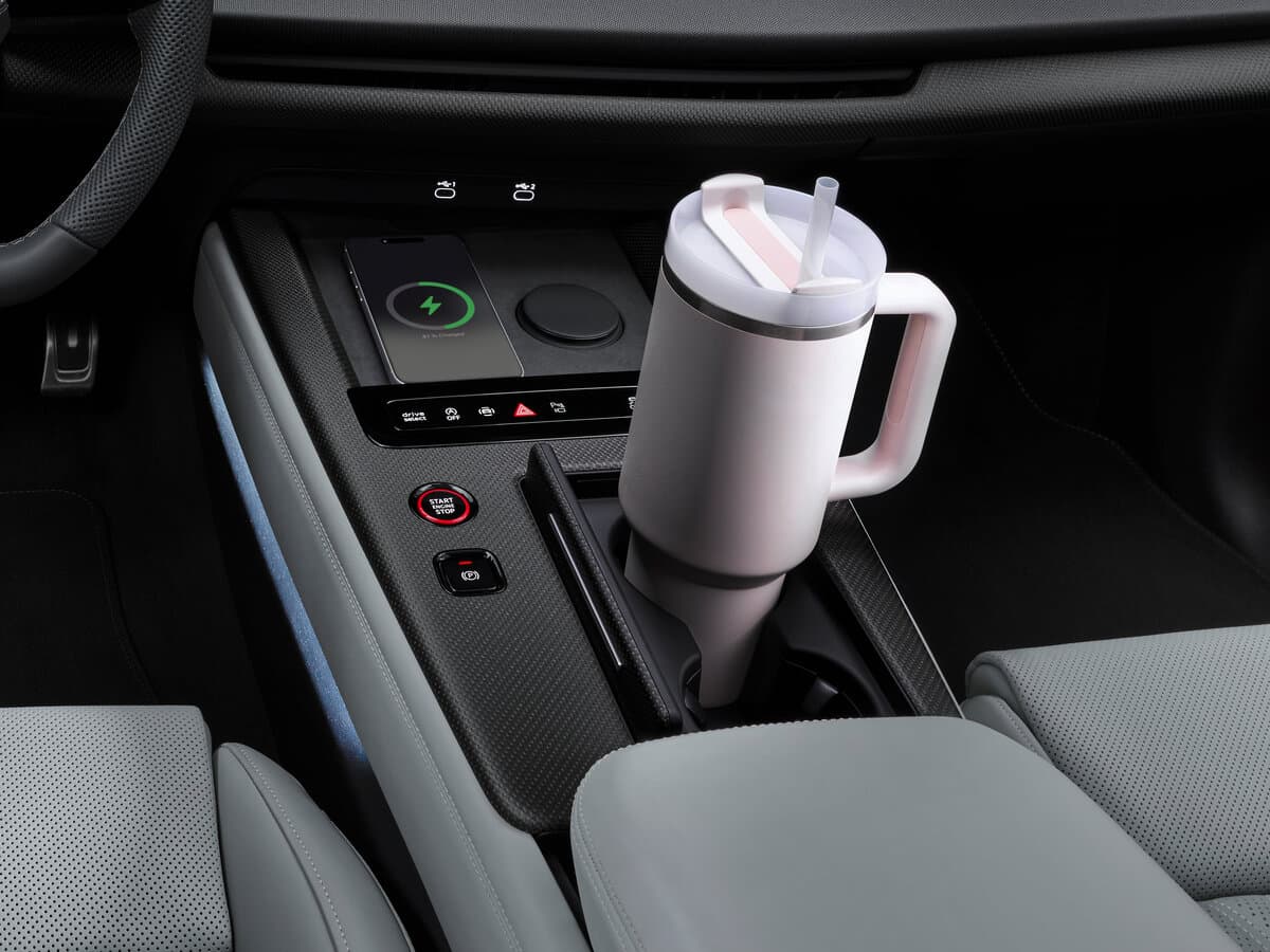 Audi SQ9 2026 – indiyədək — Salon, arxadan