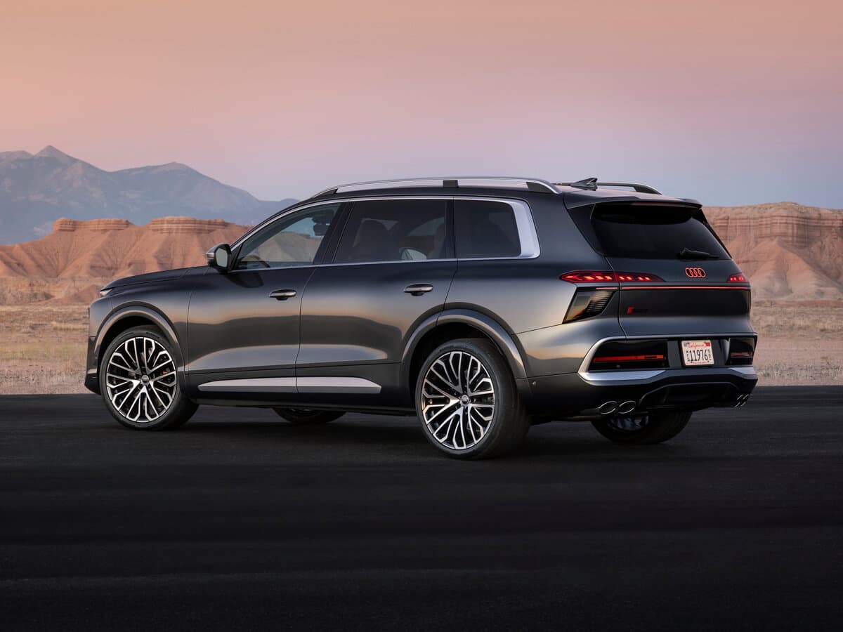 Audi SQ9 2026 – indiyədək — 3/4 arxadan