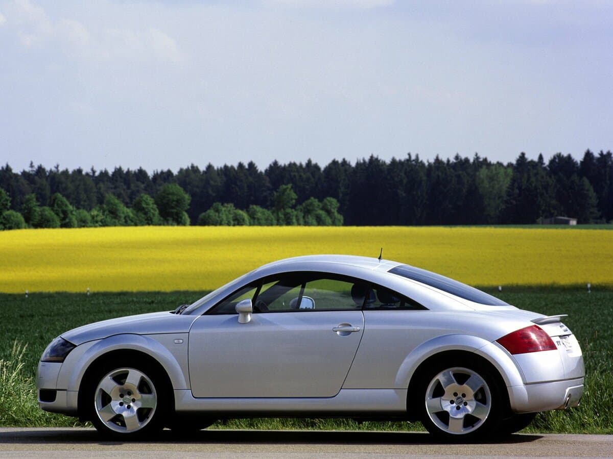 Audi TT I (8N) — Yandan