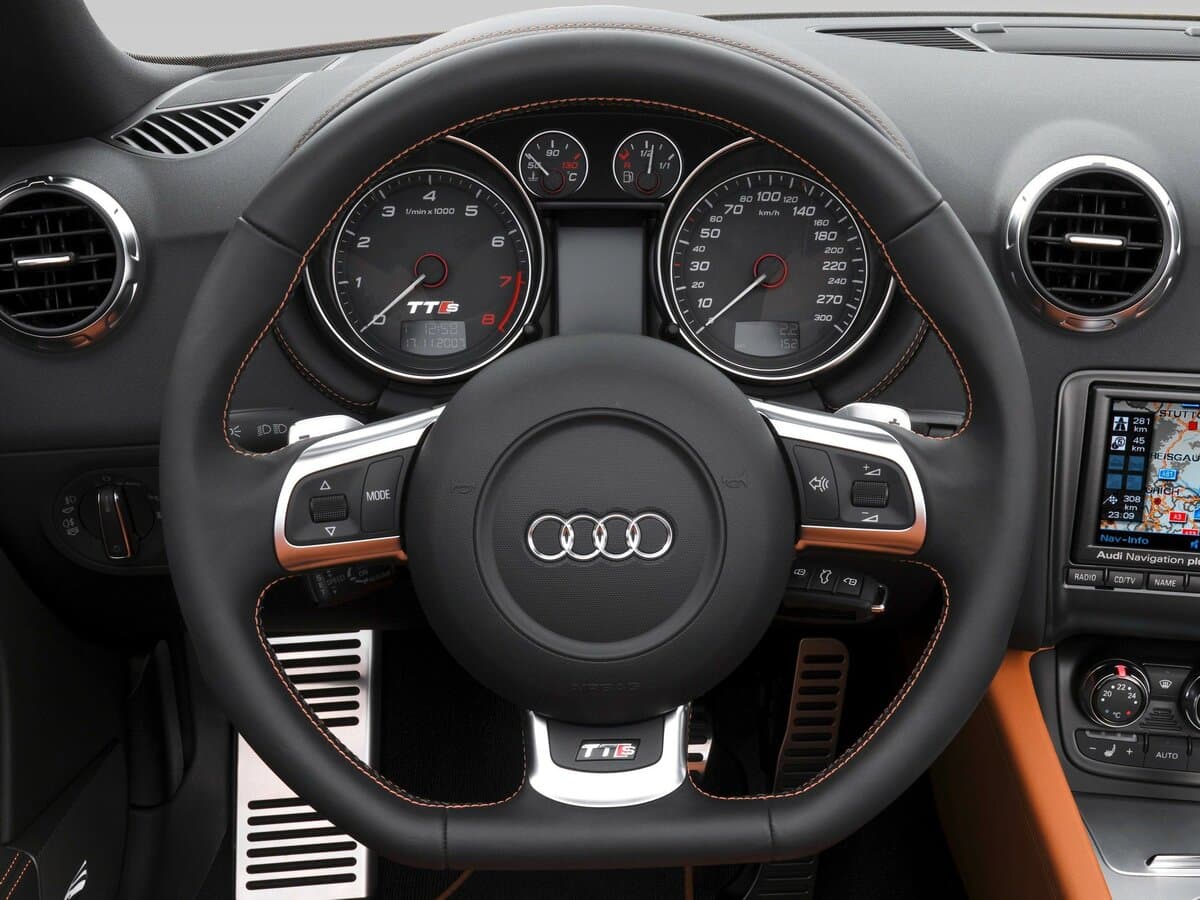 Audi TTS II (8J) — Sükan