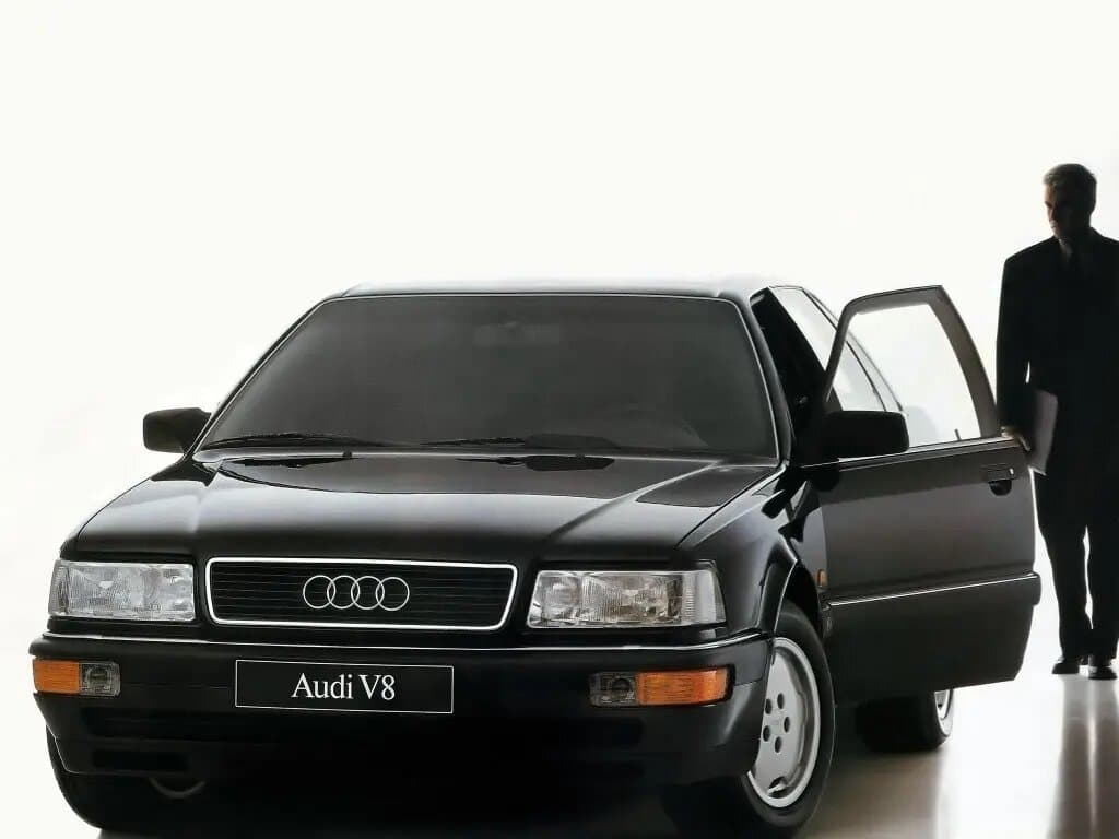 Audi V8 1988 – 1994 — Öndən