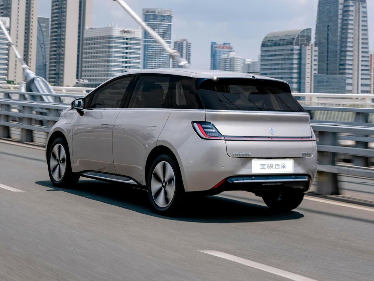 Baojun Yunduo 2023 – indiyədək — 3/4 arxadan
