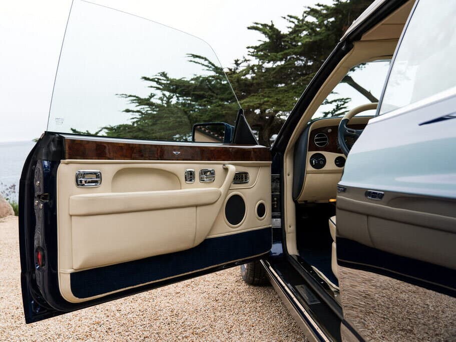 Bentley Azure I — Qapı