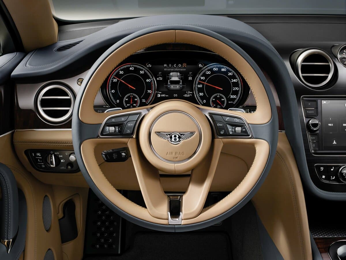 Bentley Bentayga I — Sükan