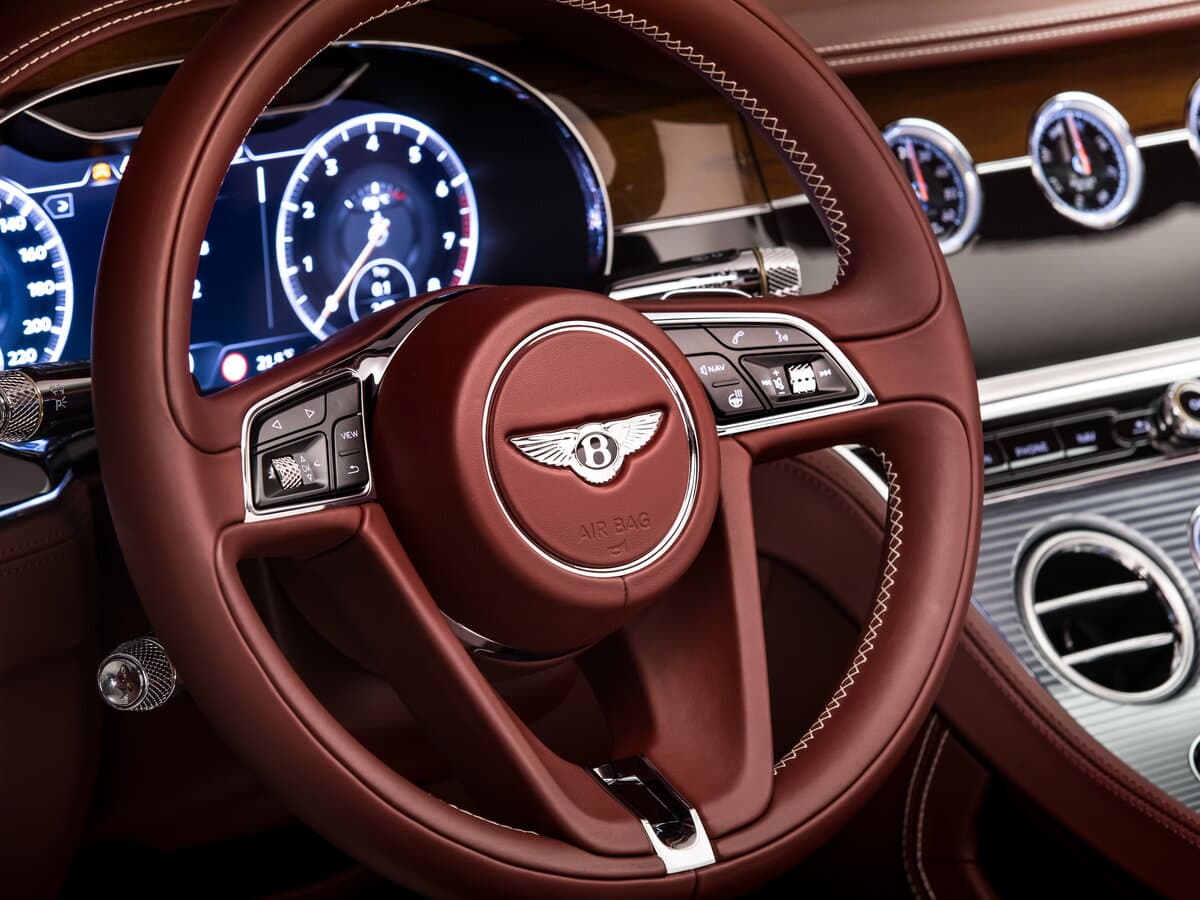 Bentley Continental GT III — Sükan