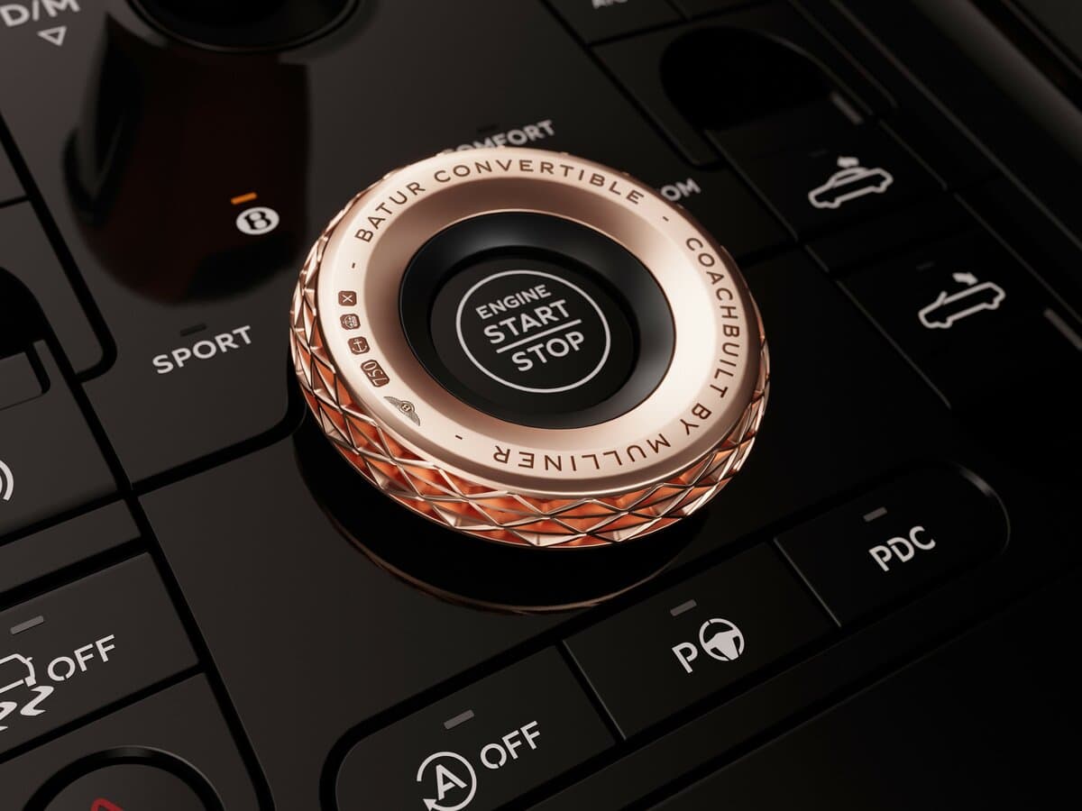 Bentley Mulliner Batur 2022 – 2025 — Salon, öndən