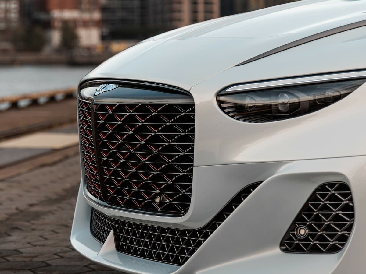 Bentley Mulliner Batur 2022 – 2025 — Fara