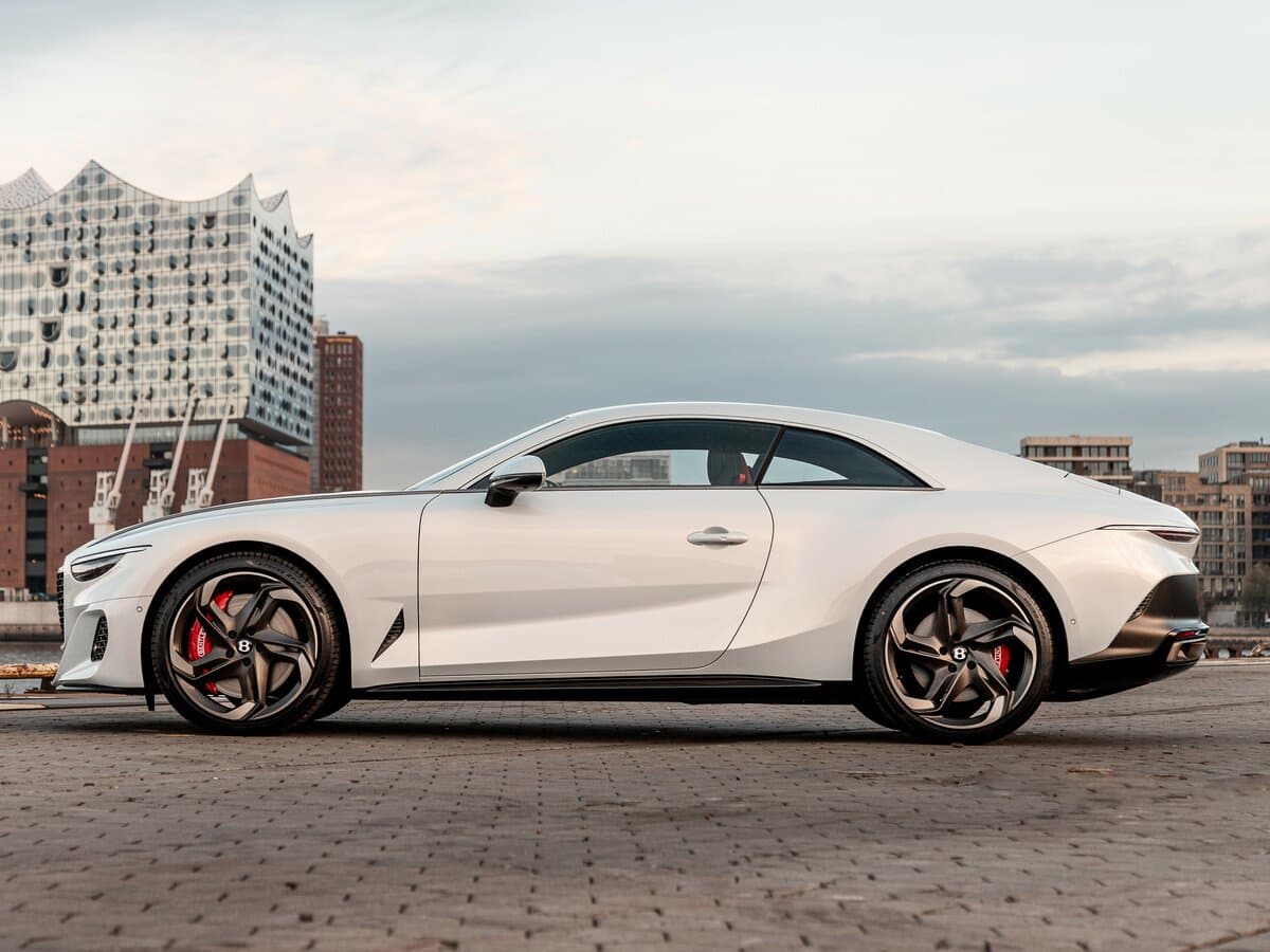 Bentley Mulliner Batur 2022 – 2025 — Yandan