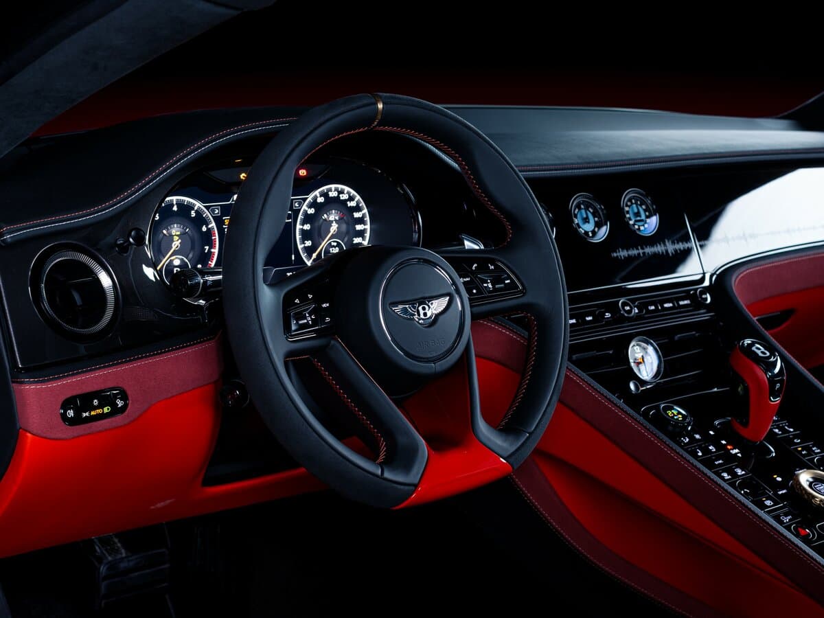 Bentley Mulliner Batur 2022 – 2025 — Sükan