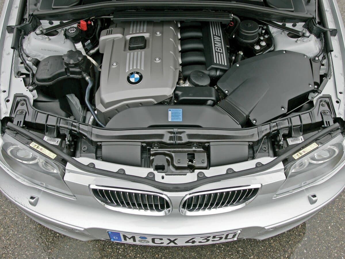 BMW 1 seriyası I (E81/E82/E87/E88) — Salon, arxadan