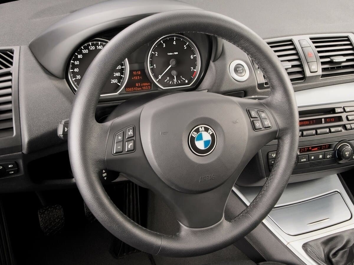 BMW 1 seriyası I (E81/E82/E87/E88) — Sükan