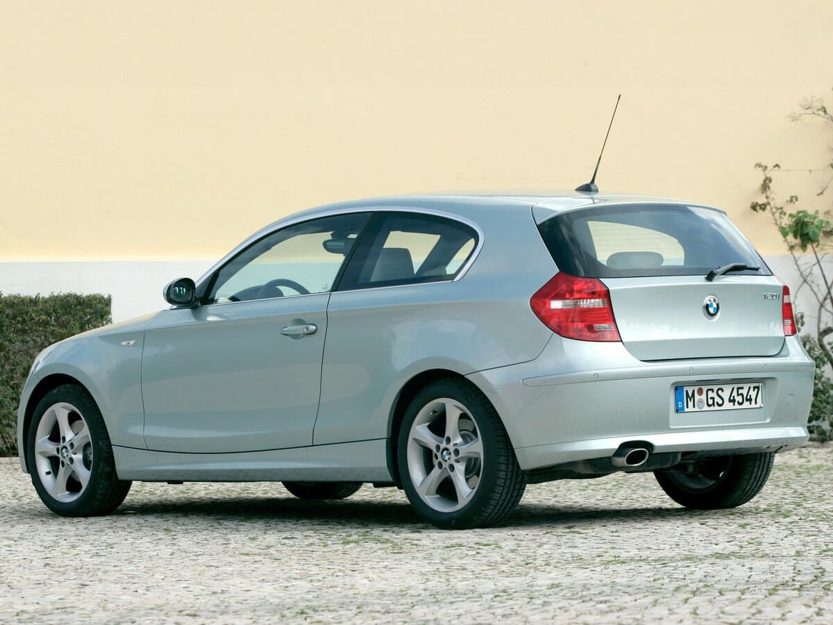 BMW 1 seriyası I (E81/E82/E87/E88) Restayling — 3/4 arxadan