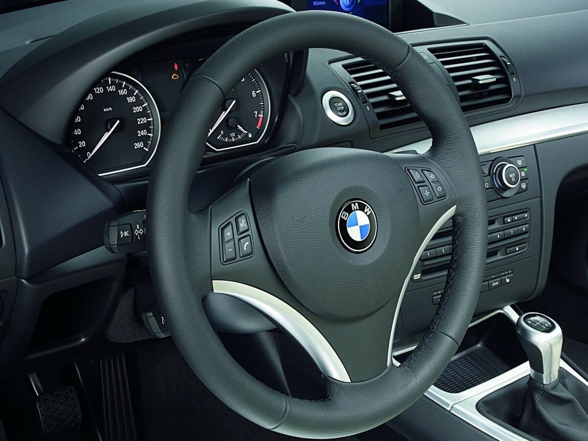 BMW 1 seriyası I (E81/E82/E87/E88) Restayling — Sükan