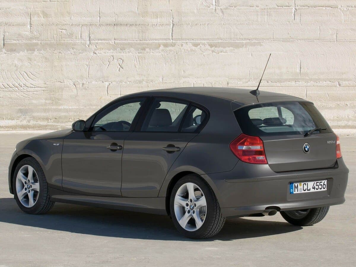 BMW 1 seriyası I (E81/E82/E87/E88) Restayling — 3/4 arxadan