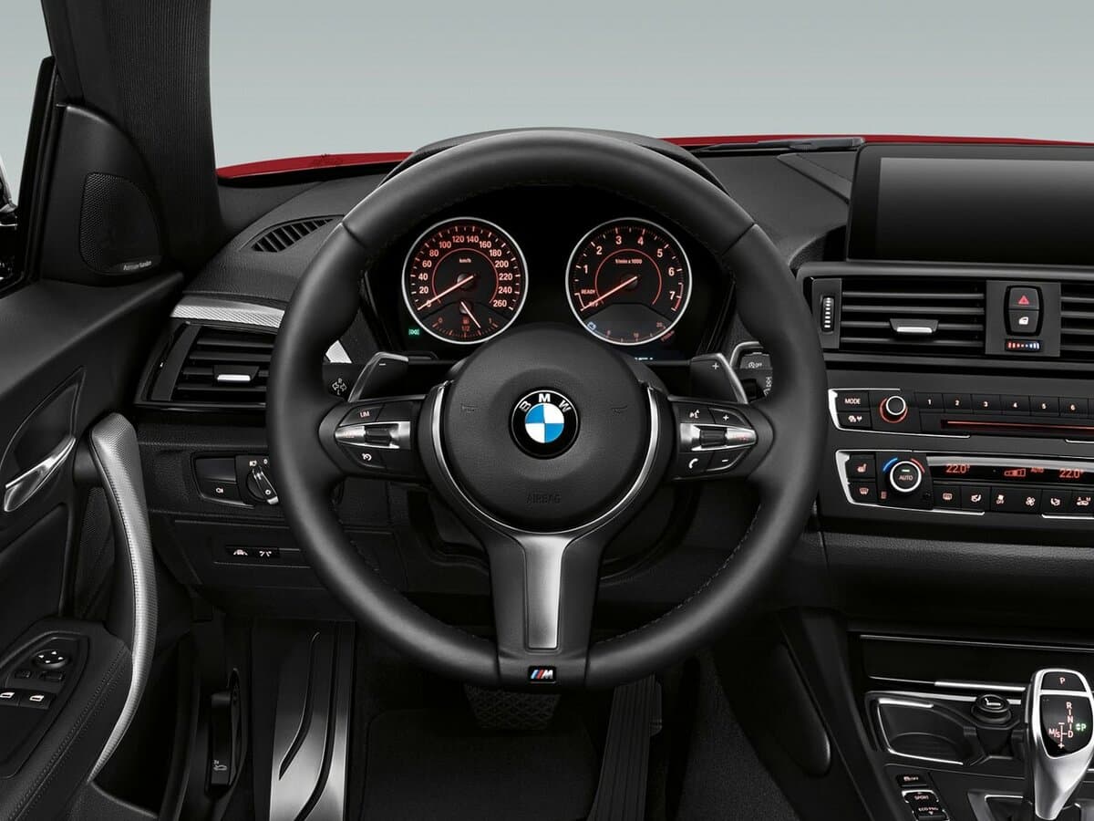 BMW 2 seriyası F22 — Sükan