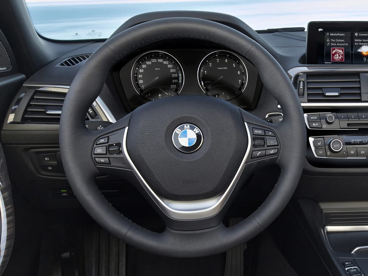 BMW 2 seriyası F22 Restayling — Sükan