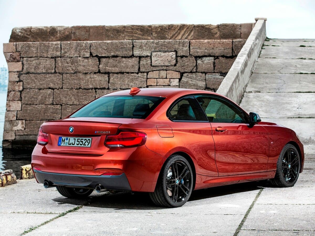 BMW 2 seriyası F22 Restayling — 3/4 arxadan