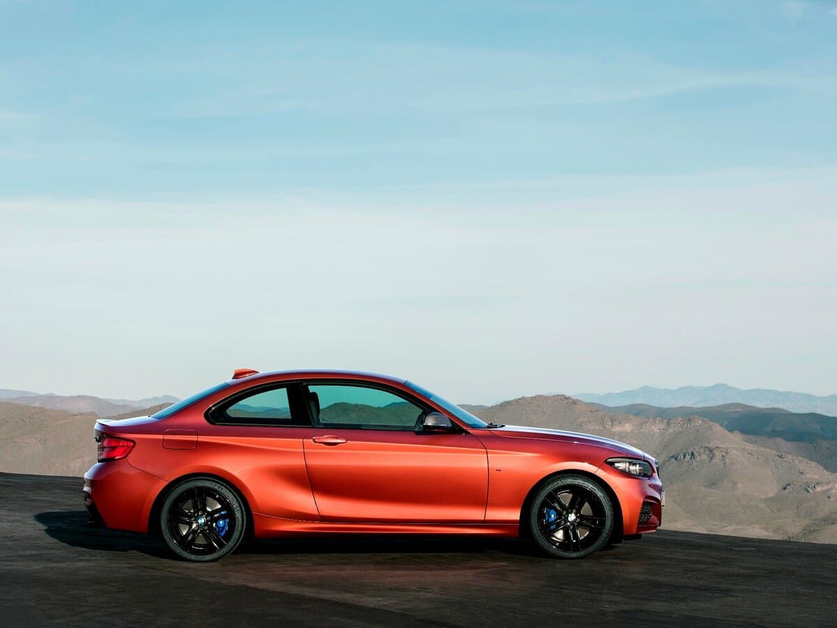 BMW 2 seriyası F22 Restayling — Yandan