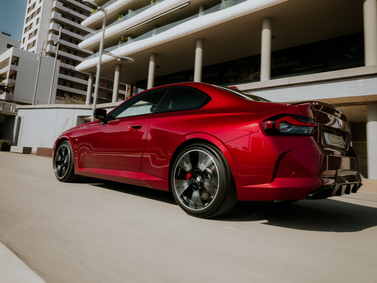 BMW 2 seriyası G42 Restayling — 3/4 arxadan